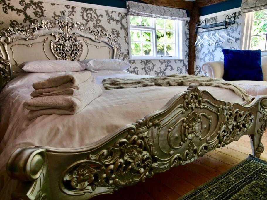 Villa Huge Luxury 8 Bed Manor House Hot Tub Pool Table Saffron Walden Exterior foto